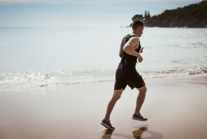 pantaloni running uomo colorati o scuri